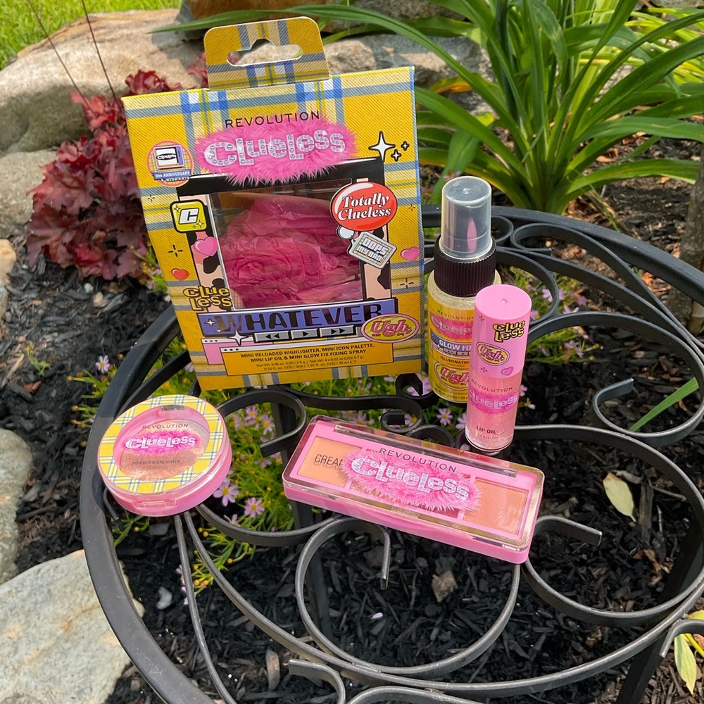 Revolution Clueless Pink Makeup Kit